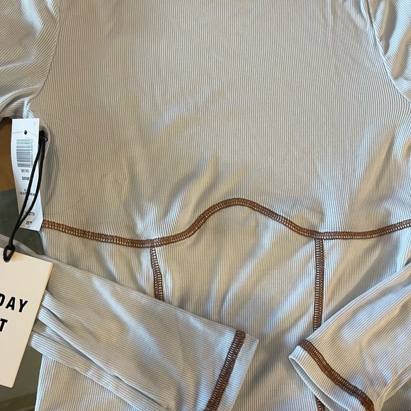 New with tags Aritzia Sunday Best
DOVE LONG SLEEVE - Picture 6 of 9